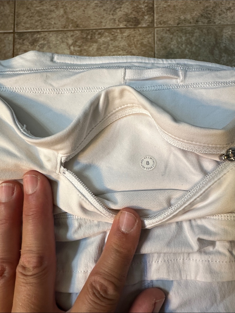 Lululemon white lined shorts size 8 - Picture 3 of 3